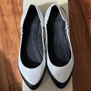 Rachel Roy Isabel Flats -size 6